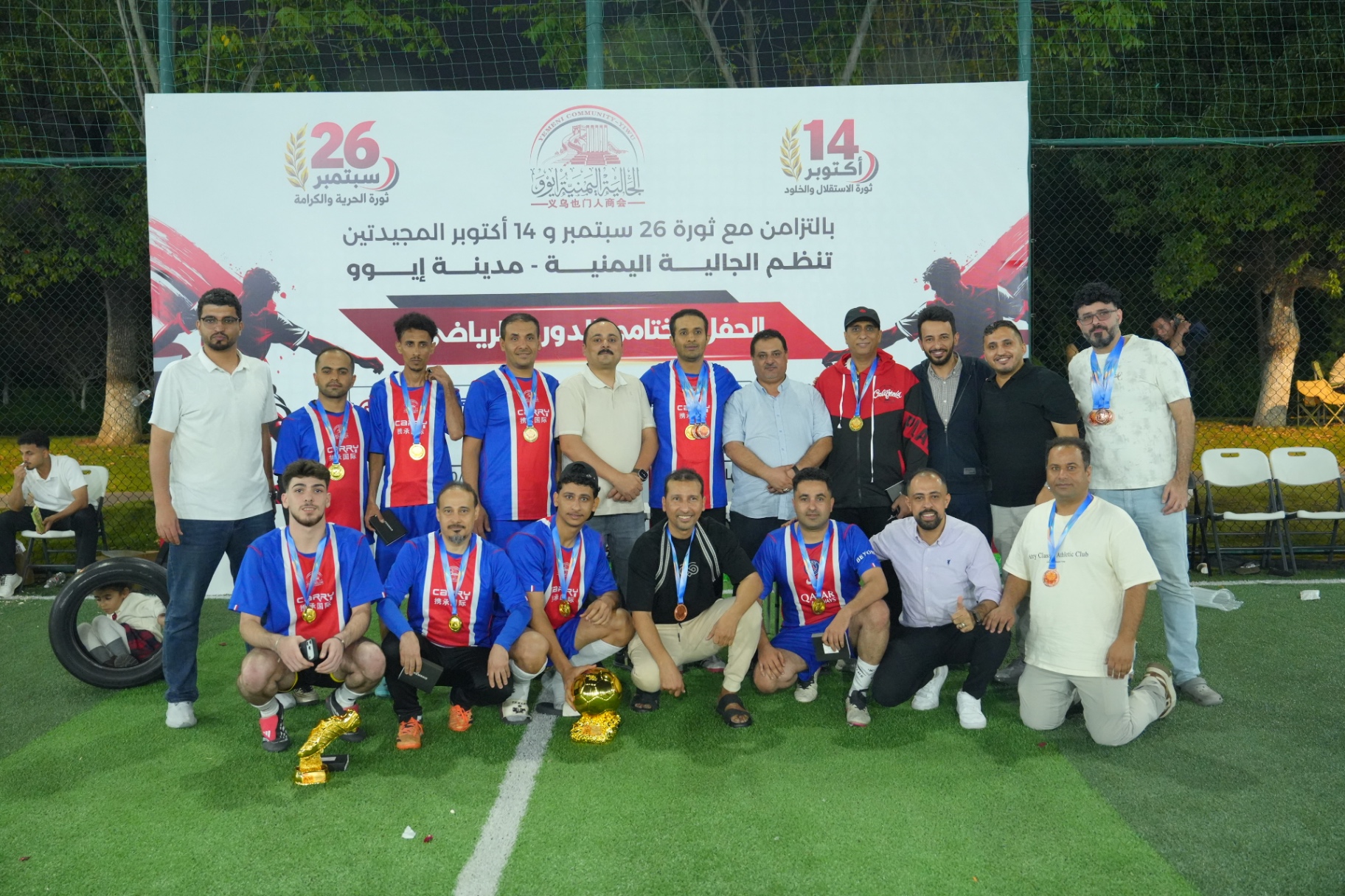 صورة تذكارية لفريق اليرموك مع الكأس
